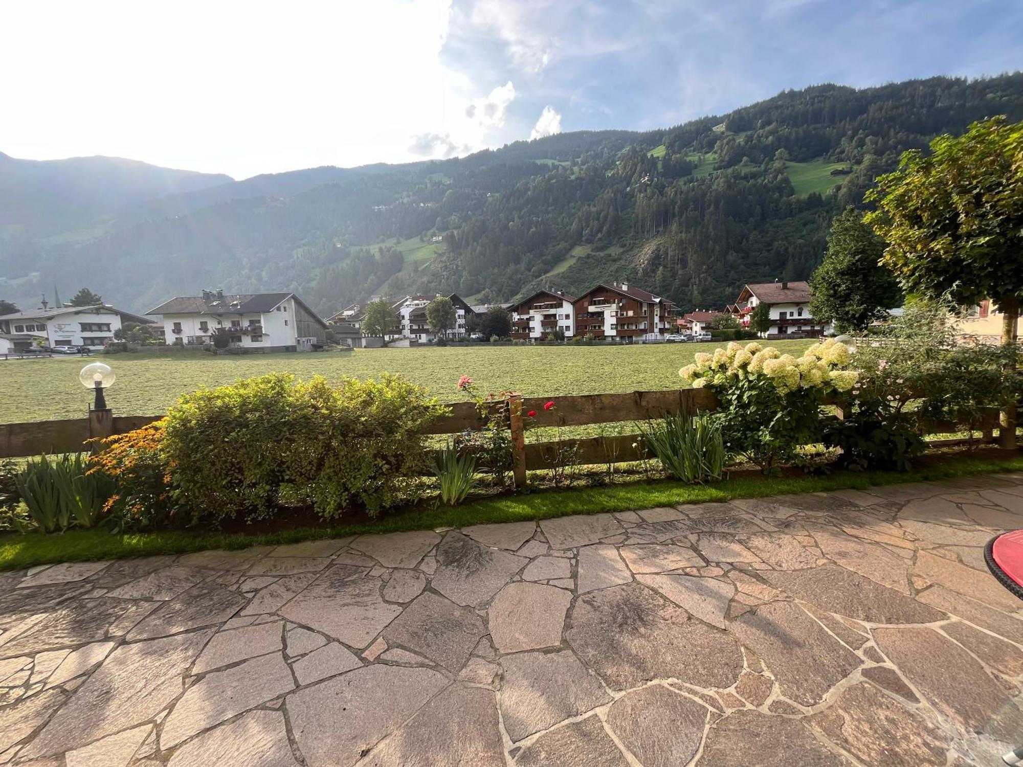 Zell Views Apartments Zell am Ziller Esterno foto
