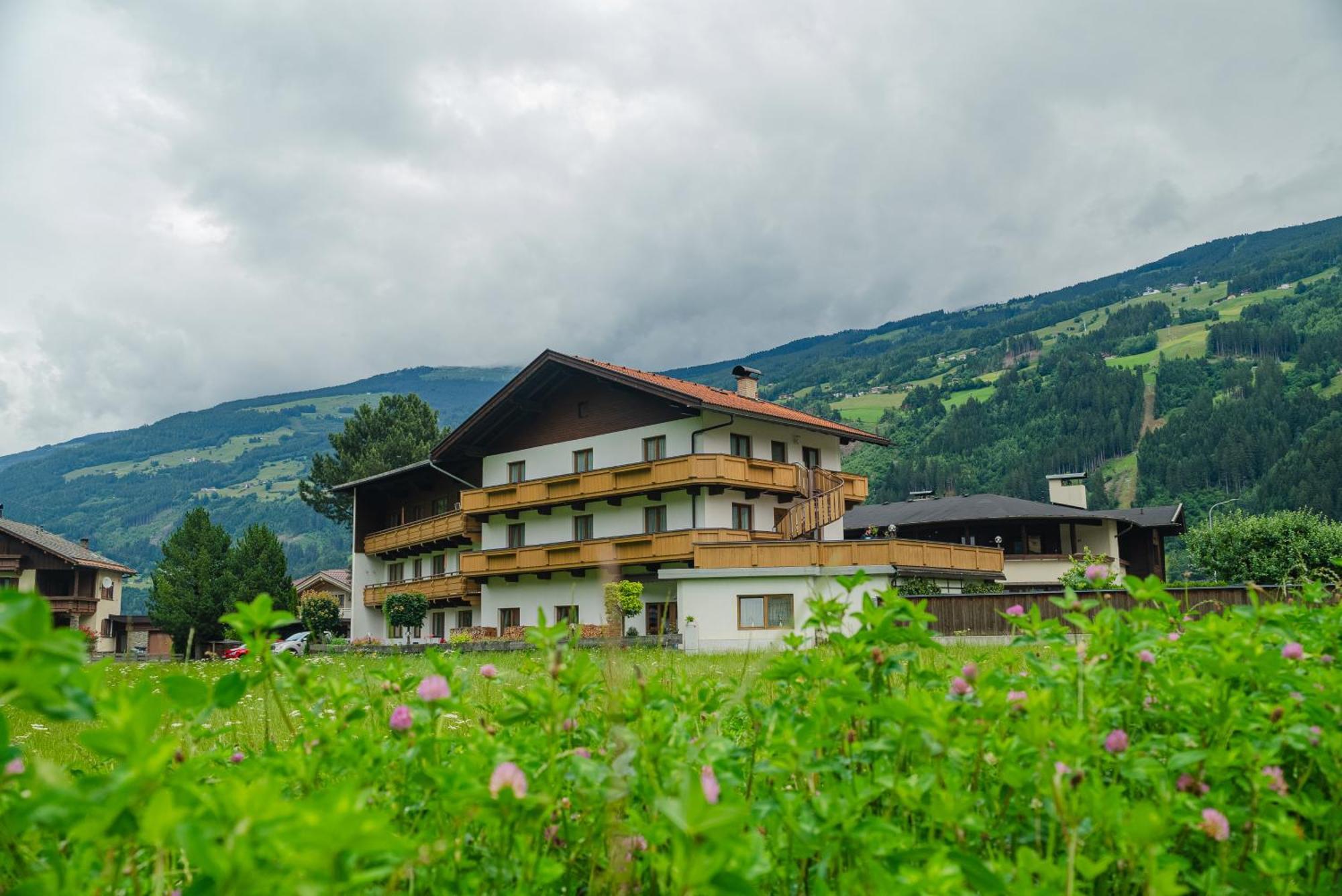 Zell Views Apartments Zell am Ziller Esterno foto
