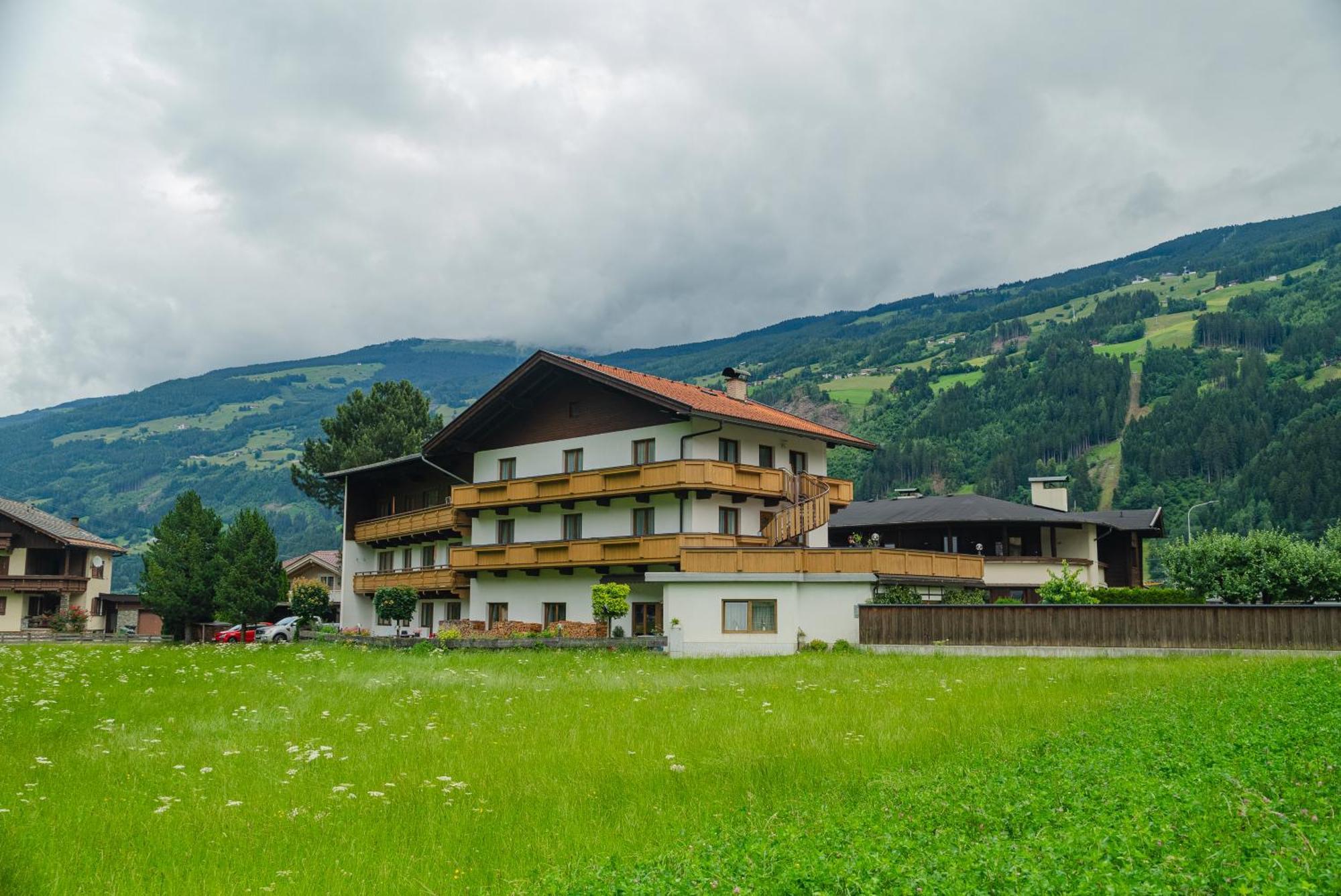 Zell Views Apartments Zell am Ziller Esterno foto