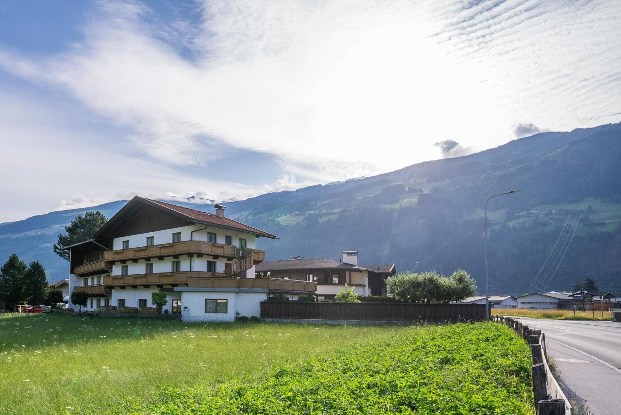 Zell Views Apartments Zell am Ziller Esterno foto